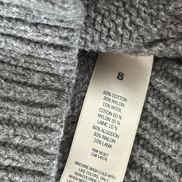 Oshkosh boys gray sweater vest size 8 - Picture 3 of 4